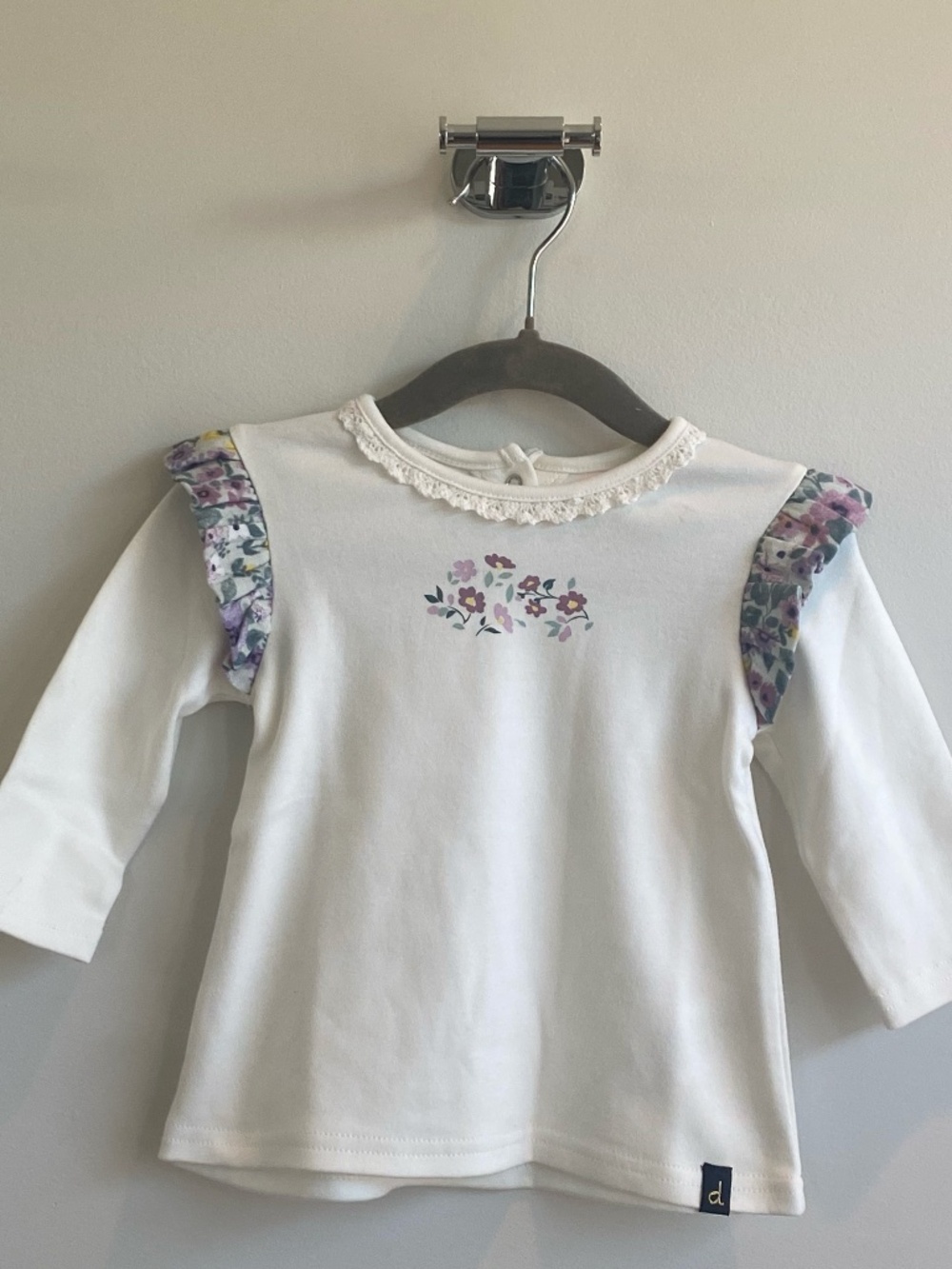 Cotton long sleeve t-shirt with shoulder ruffles